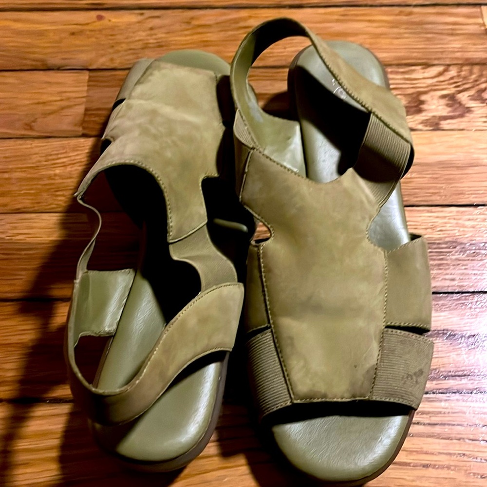 I 🩷 Comfort Shoes size 9 1/2